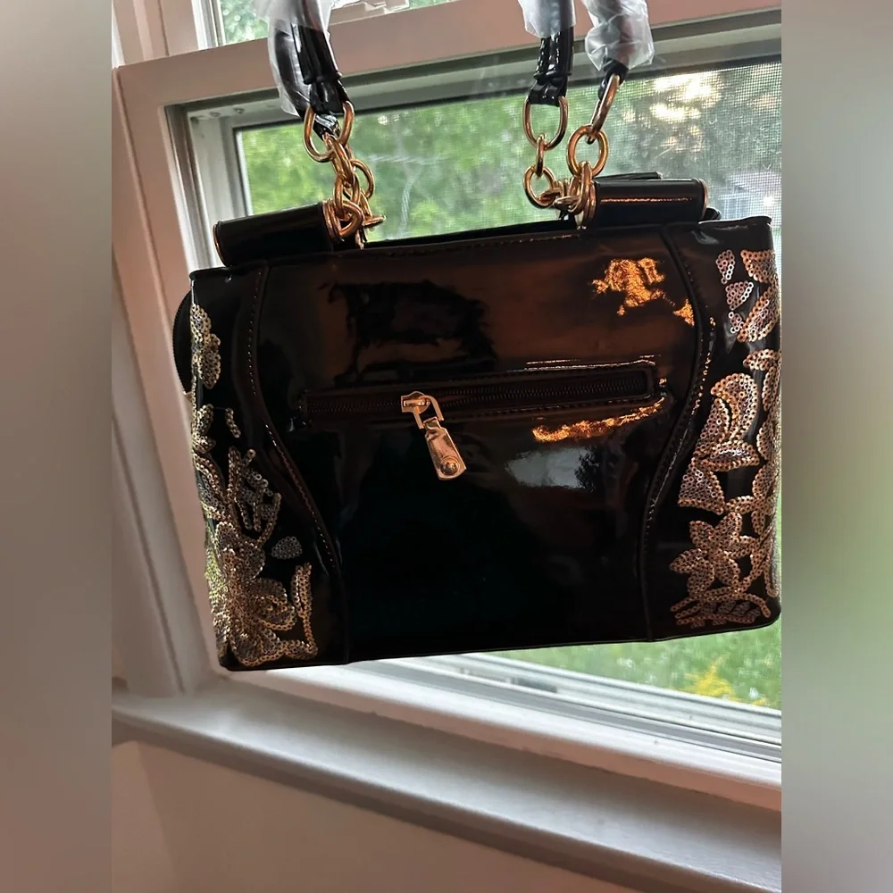 Beautiful NWOT black patent leather handbag with sequin flowers - Picture 8 of 13
